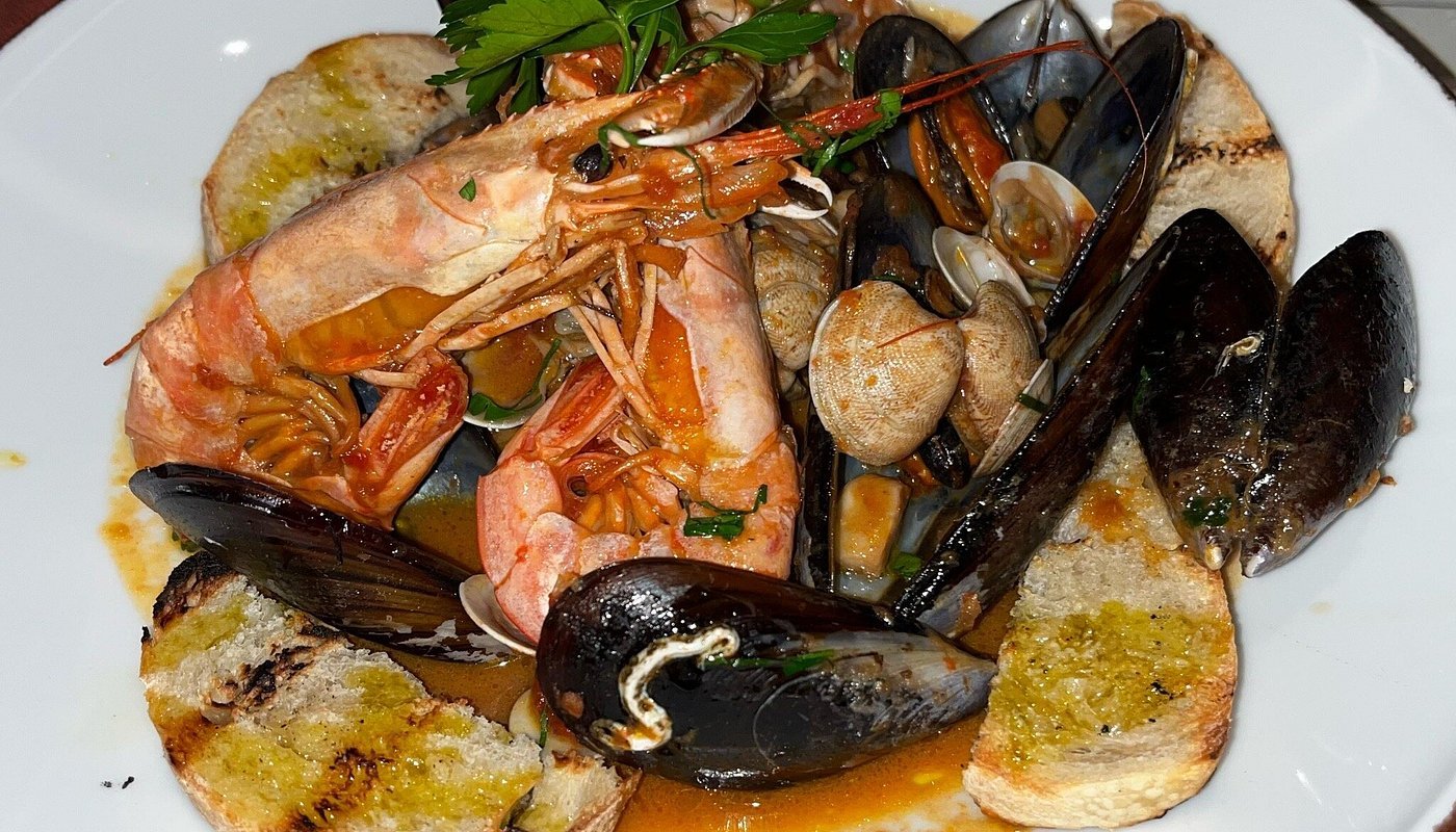 Miglior ristorante italiano vicino a me con giardino e luci soffuse